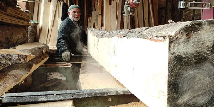 İlerlemiş yaşını işine engel görmüyor