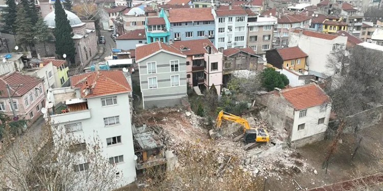 Bursa’da riskli yapılar ortadan kaldırılıyor