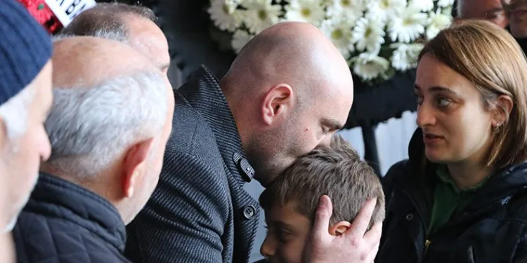 Minik futbolcu son yolculuğuna uğurlandı