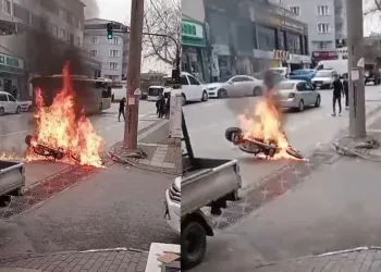 Bursa’da seyir halindeki motosiklet alev topuna döndü