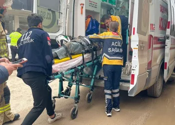 Bursa’da motosiklet yaşlı adama çarptı