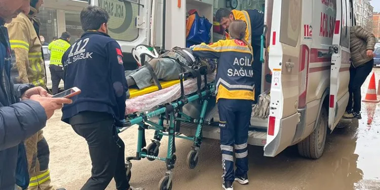 Bursa’da motosiklet yaşlı adama çarptı