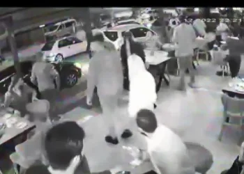 Polisten kaçan şüpheliler otomobillere çarparak durabildi