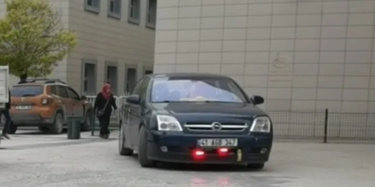 Devlet hastanesine çakarlı araçla gelen sürücüye cezai işlem