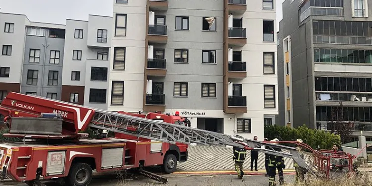 Gaz sızıntısı şüphesiyle 3 apartman tahliye edildi