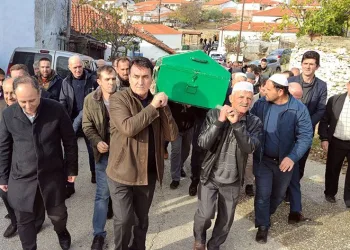 Başkan Dündar babasını toprağa verdi