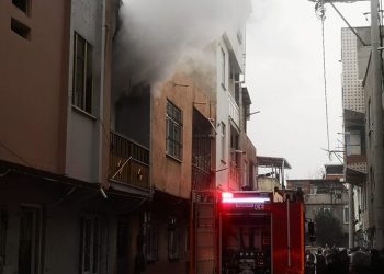 2 farklı dairede yangın paniği