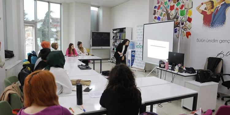 “İzmit Kadın Girişimcilerini Arıyor”