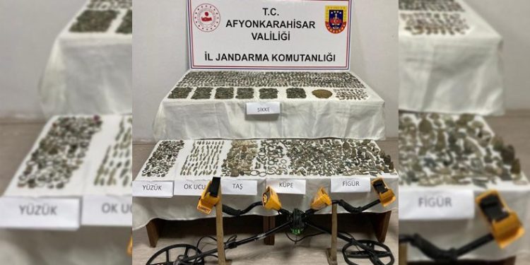 Binlerce tarihi eser ele geçirildi