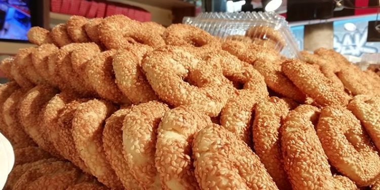 Kandil simidi tezgahlardaki yerini aldı