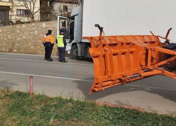 Kaza anı güvenlik kamerasına yansıdı