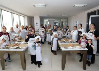 Minik aşçıların ellerinden ‘İnegöl köfteli pizza’