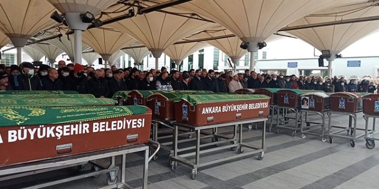 Menderes’in idamını fotoğraflayan İsmail Şenyüz son yolcuğuna uğurlandı