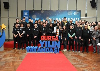 Bursa’da yılın vatandaşı öğretmenler oldu