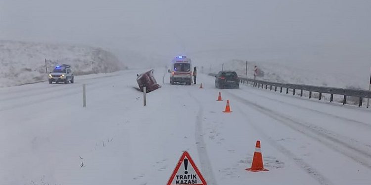Kar yağışı kazayı beraberinde getirdi
