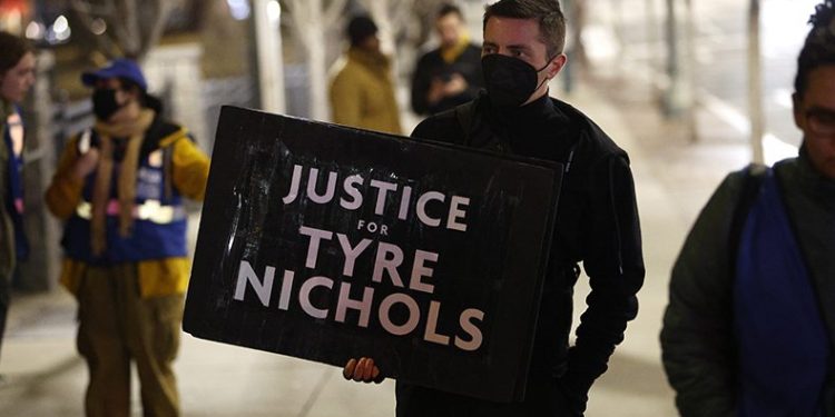 Polis şiddeti halkı sokağa döktü