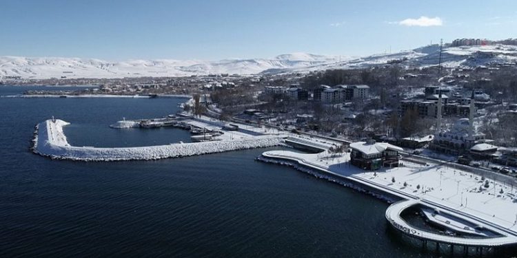 Kar yağışı kartpostallık görüntüler oluşturdu