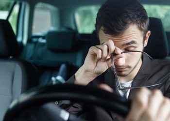 Uykusunu almadan direksiyona geçen yandı