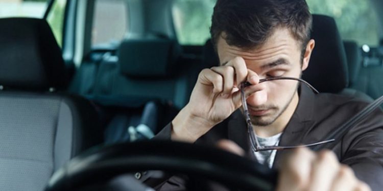 Uykusunu almadan direksiyona geçen yandı