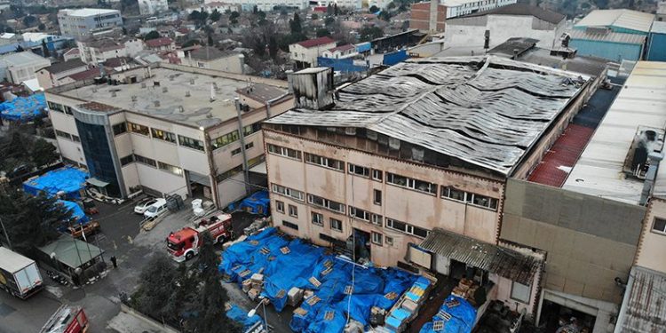 Cam fabrikasındaki tahribat ortaya çıktı