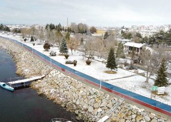 Beyşehir Gölü’ne kar yağışı umut oldu