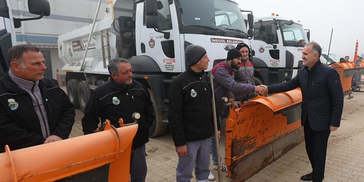 İnegöl Belediyesi ekipleri kar yağışına hazır