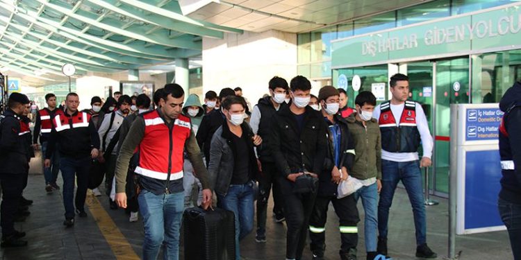 139 kaçak göçmen sınır dışı edildi