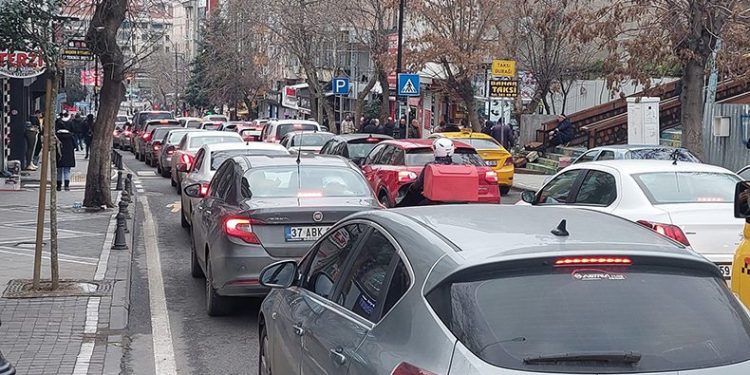 1 milyona 300 bin araç