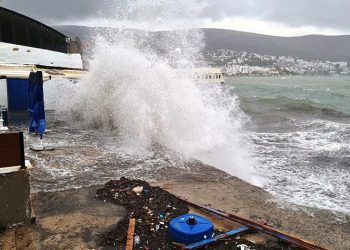Denizlerde fırtına uyarısı