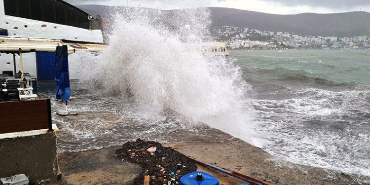 Denizlerde fırtına uyarısı