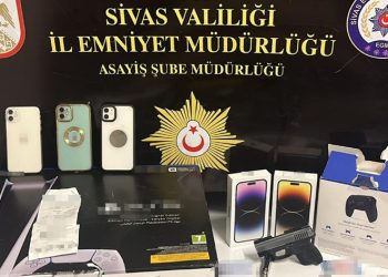 Binlerce liralık cep telefonunu çaldı