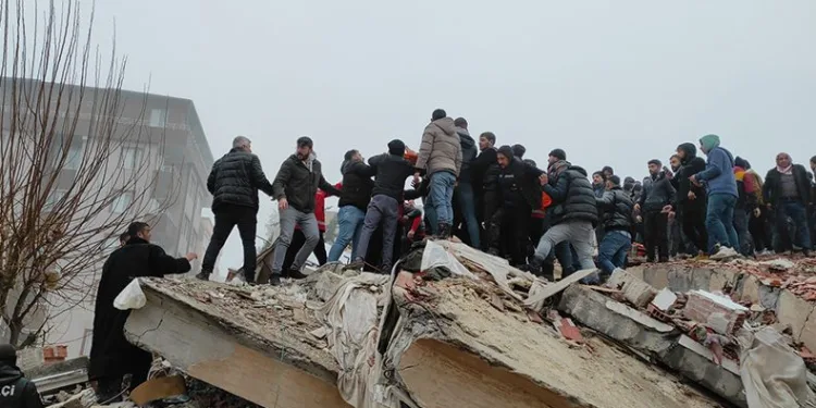 Şanlıurfa’da enkaz altından 2 kişi böyle kurtarıldı