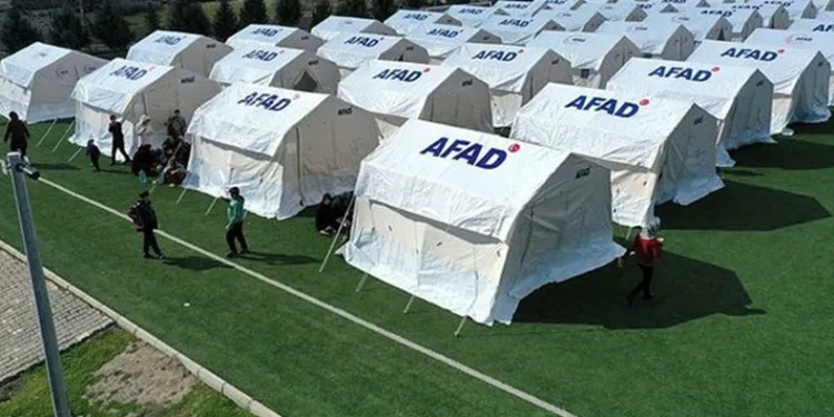 Depremzedeler için oluşturulan tahliye noktaları