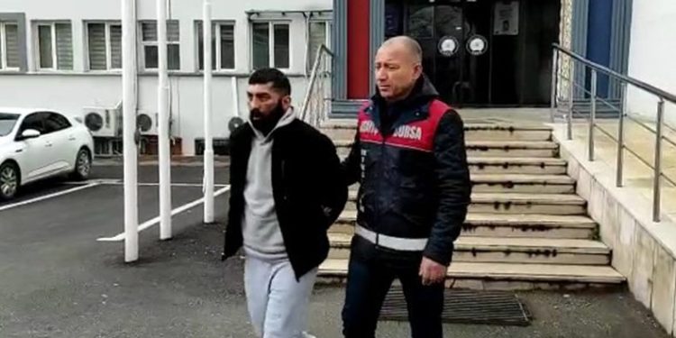 Lüks araçların farlarını çalan şüpheli kıskıvrak yakalandı