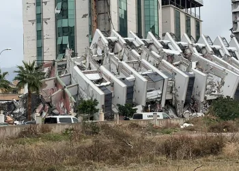 İskenderun’da 20’nin üzerinde bina yıkıldı