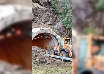 Kopmuş Tüneli girişinde heyelan