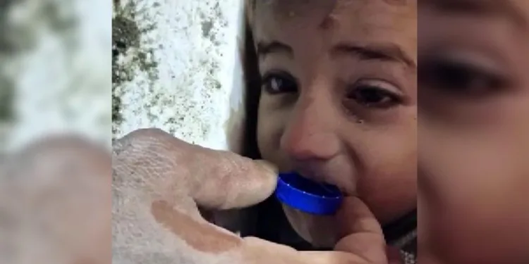 2 yaşındaki Muhammed bebek enkazdan çıkarıldı