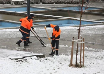 Nilüfer’de karla mücadele ekipleri görev başında
