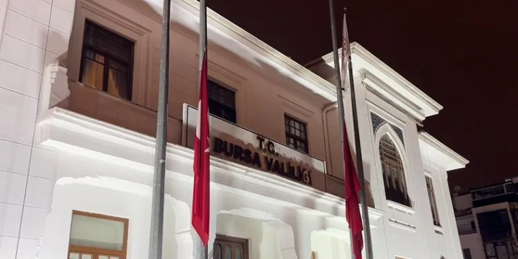 Bursa’da bayraklar yarıya indi