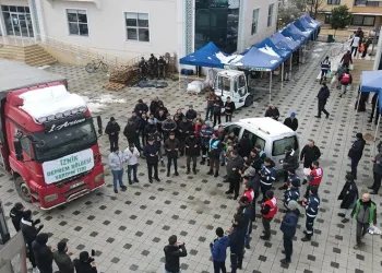İznik’ten deprem bölgesine yardım malzemesi