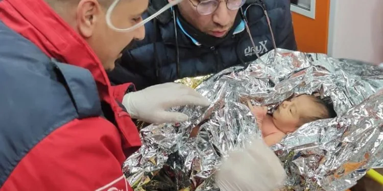 Enkazdan çıkan en küçük can