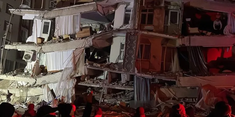 Artçı sarsıntılar en az 1 yıl devam edecek