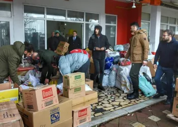 Yenişehirden 8 Tır yardım malzemesi yola çıktı