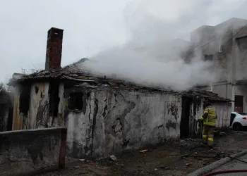 Bursa’da metruk binada çıkan yangın korkuttu