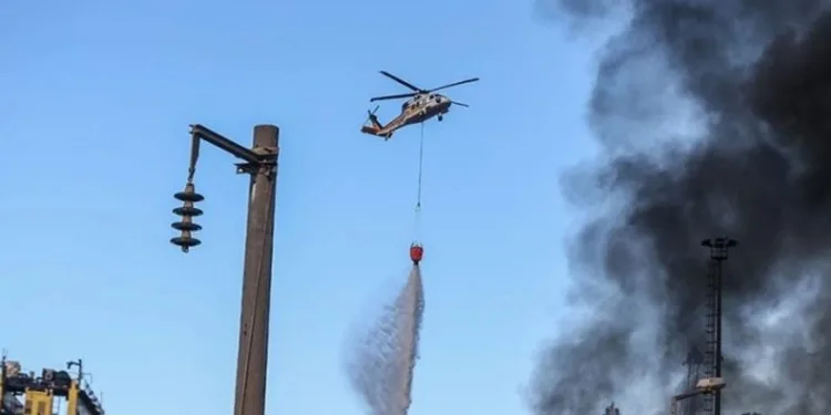 Rus uçağından İskenderun Limanı’ndaki yangına müdahale