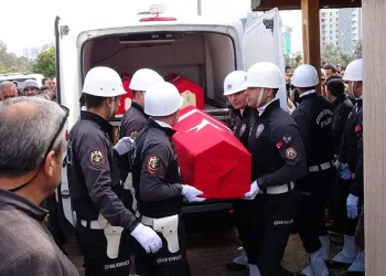 Polis baba ve çocuklarına acı veda