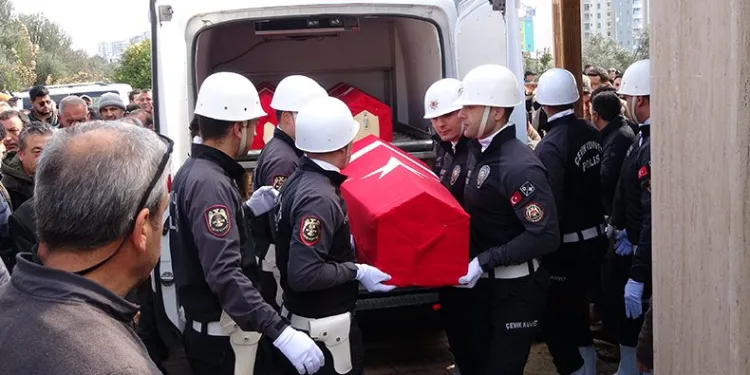 Polis baba ve çocuklarına acı veda