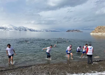 “5. Van Gölü Kış Yüzme Etkinlikleri”