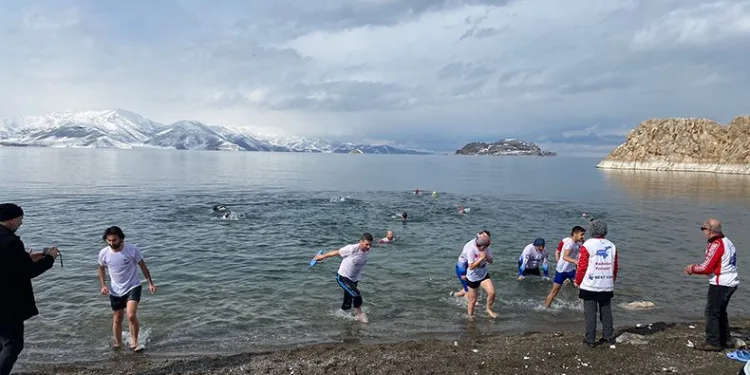 “5. Van Gölü Kış Yüzme Etkinlikleri”