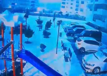 Deprem sırasındaki ürkütücü ışık kameralara yansıdı